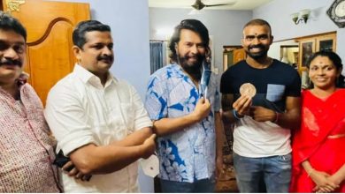 Photo of ശ്രീജേഷിന്റെ വീട്ടില്‍ അപ്രതീക്ഷിത അതിഥിയായി മമ്മൂട്ടി; മമ്മൂക്കയുടെ സ്‌നേഹ സമ്മാനം