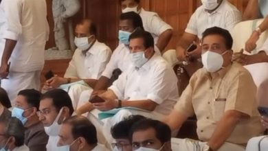 Photo of ഡോളര്‍ കടത്തുകേസ്: അടിയന്തര പ്രമേയ നോട്ടീസിന് സ്പീക്കര്‍ അനുമതി നിഷേധിച്ചു,ബഹിഷ്‌കരിച്ച് പ്രതിപക്ഷം