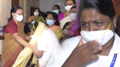 Photo of ഏഴര മണിക്കൂറില്‍ 893 പേര്‍ക്ക് വാക്സിന്‍, പുഷ്പം പോലെ വാക്സിന്‍ നല്‍കിയ പുഷ്പലതയെ തേടിയെത്തിയ മന്ത്രി കണ്ടത്