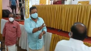Photo of കൊട്ടാരക്കരയില്‍ സുരേഷ് ഗോപിയുടെ സിനിമാ സ്റ്റൈല്‍ പ്രതിഷേധം; തങ്ങളെ അപമാനിച്ചെന്ന് ബിജെപി പ്രവര്‍ത്തകര്‍