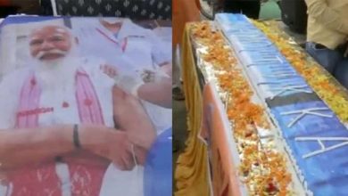 Photo of ഭീമന്‍ സിറിഞ്ചിന്റെ വലിപ്പത്തിലുള്ള കേക്; മോദിയുടെ പിറന്നാളിന് വേറിട്ട ആശംസ