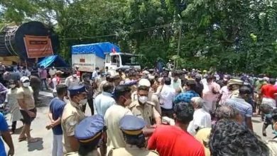 Photo of നോക്കുകൂലിയായി ലക്ഷങ്ങള്‍ ചോദിച്ച് നാട്ടുകാര്‍; ലോഡ് ഇറക്കാനാകാതെ വിഎസ്എസ്‌സി