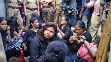Photo of മണികണ്ഠന്‍ മറക്കില്ല; മനീതി സംഘം മലയിലെത്തിയതിനു പിന്നില്‍ മലയാള ചാനലോ?
