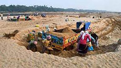 Photo of മഴ കനത്തതോടെ മണല്‍ നീക്കം പാളി