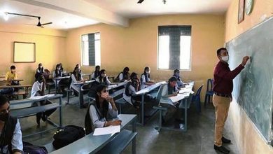 Photo of സംരക്ഷിതാധ്യാപകരില്ല; എയ്ഡഡ് സ്‌കൂളുകള്‍ക്ക് താത്കാലിക നിയമനത്തിന് അനുമതി
