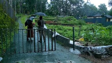 Photo of വഴി കെട്ടിയടച്ചു: റാന്നിയില്‍ ദളിത് കുടുംബങ്ങളെ വീട് വയ്ക്കാന്‍ അനുവദിക്കാതെ നാട്ടുകാര്‍