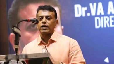 Photo of ”ആശുപത്രിയിലെ ഡോക്ടർമാരോട്, സമാശ്വസിപ്പിച്ചവരോട്, അച്ഛനെ നെഞ്ചേറ്റിയ ജനസഹസ്രങ്ങളോട്, പാർട്ടിയോട്”; ഫേസ്ബുക്ക് കുറിപ്പുമായി വി.എ അരുൺ