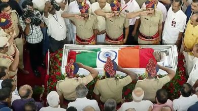 Photo of ഇനി മടക്കമില്ല; തലസ്ഥാനം വി എസ്സിന് വിടചൊല്ലി
