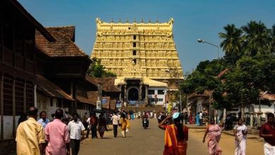Photo of പത്മനാഭ സ്വാമി ക്ഷേത്രത്തിൽ അബദ്ധത്തിൽ വെടിപൊട്ടി ; സുരക്ഷാ വീഴ്ച്ച തോക്ക് വൃത്തിയാക്കുന്നതിനിടെ