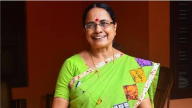 Photo of മുൻ എം എൽ എ അയിഷാ പോറ്റി കോൺഗ്രസ്‌ വേദിയിൽ എത്തുന്നു.