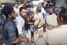 Photo of കണ്ണൂർ സർവകലാശാലയിൽ സംഘർഷം; എസ്.എഫ്.ഐ. പ്രവർത്തകരും പോലീസും തമ്മിൽ ഉന്തും തള്ളും
