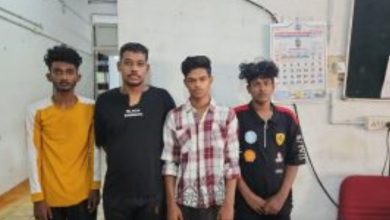 Photo of ഡേറ്റിംഗ് ആപ്പ് വഴി യുവാവിൽ നിന്ന് സ്വർണ്ണാഭരണങ്ങൾ കവർന്ന സംഭവം; നാല് പേർ പൊലീസ് പിടിയിൽ