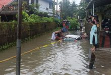 Photo of മാപ്പ് ചതിച്ചു;കാനയിൽ വീണ് കാർ അപകടപ്പെട്ടു