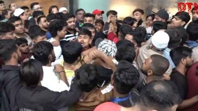Photo of അപ്പിളിനു വേണ്ടി ക്യു ഒടുവിൽ കൂട്ട അടി, തല്ല്, സംഘർഷം ; ഇന്ത്യയിൽ ഐഫോൺ 17 വിപണിയിലെത്തി