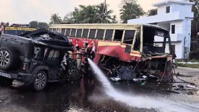 Photo of ഓച്ചിറയിൽ കെഎസ്ആർടിസി ഫാസ്റ്റ് പാസഞ്ചർ ബസും ഥാറും കൂട്ടിയിടിച്ചുണ്ടായപകടത്തിൽ അച്ഛനും രണ്ട് മക്കളും മരിച്ചു