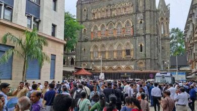 Photo of ബോംബെയിലെ ഹൈക്കോടതിയിലേക്ക് ബോംബ് ഭീഷണി മുഴക്കിയ വ്യാജ ഇമെയിൽ അയച്ച സംഭവം; അജ്ഞാതനെതിരെ എഫ്.ഐ.ആർ രജിസ്റ്റർ ചെയ്തു