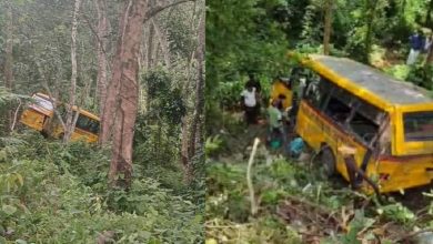 Photo of കിളിമാനൂർ വട്ടപ്പാറയിൽ സ്കൂൾ ബസ് മറിഞ്ഞ് അപകടം; 20 ഓളം കുട്ടികൾക്ക് പരുക്ക്