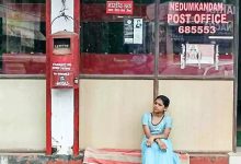 Photo of അധ്യാപർക്ക് അയച്ച ആശംസകാർഡുകൾ വിതരണം ചെയ്തില്ല ; പോസ്റ്റ് ഓഫിസിന് മുന്നിൽ ആറാം ക്ലാസ്സുകാരി പ്രതിഷേധിച്ചു