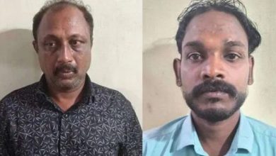 Photo of ആലപ്പുഴയിൽ പ്രായപൂർത്തിയാകാത്ത സഹോദരിമാരെ പീഡനത്തിനിരയാക്കിയ കേസിൽ മാതാപിതാക്കളുടെ സുഹൃത്തുക്കൾ പിടിയിൽ