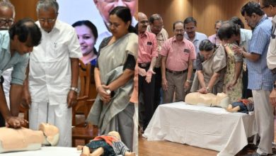 Photo of എല്ലാ ജില്ലകളിലും 200ലധികം കേന്ദ്രങ്ങളില്‍ CPR പരിശീലനം,; കേരളം എന്നും മാതൃകയെന്ന് മുഖ്യമന്ത്രി