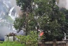 Photo of ഒരുലക്ഷം രൂപ നൽകിയില്ല; വീട്ടുമുറ്റത്ത് നിർത്തിയിട്ട വാഹനങ്ങൾക്ക് തീയിട്ട ശേഷം ജീവനൊടുക്കാൻ ശ്രമിച്ച് യുവാവ്