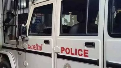 Photo of ചാവക്കാട് പ്രതിയെ പിടികൂടാനെത്തിയ പൊലീസ് ഉദ്യോഗസ്ഥർക്ക് നേരെ ആക്രമണം; മൂന്ന് ഉദ്യോ​ഗസ്ഥർക്ക് പരിക്ക്