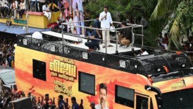 Photo of വിജയ് യാത്ര ചെയ്ത പ്രചാരണവാഹനം തട്ടിയുണ്ടായ അപകടവുമായി ബന്ധപ്പെട്ട് പൊലീസ് കേസ് രജിസ്റ്റർ ചെയ്തു
