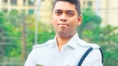 Photo of ഇലക്ട്രിക് വയറിൽ കുടുങ്ങിയ പ്രാവിനെ രക്ഷിക്കാൻ ശ്രമം; അഗ്നിശമന സേനാംഗം വൈദ്യുതാഘാതമേറ്റ് മരിച്ചു
