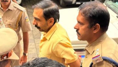 Photo of ശബരിമല സ്വർണ്ണക്കൊള്ള; ഉണ്ണികൃഷ്ണൻ പോറ്റിയുടെ വീട്ടിൽ നടത്തിയ പരിശോധനയിൽ നിർണായക രേഖകൾ പിടിച്ചെടുത്തു