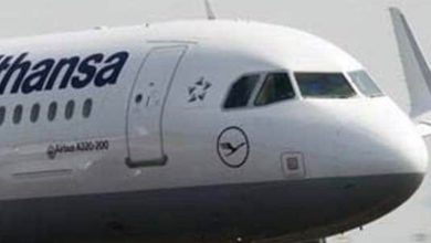 Photo of വിമാനയാത്രയ്ക്കിടെ സഹയാത്രികരായ കൗമാരക്കാരെ കുത്തിപ്പരിക്കേൽപ്പിച്ച ഇന്ത്യക്കാരനെ അറസ്റ്റ് ചെയ്തു