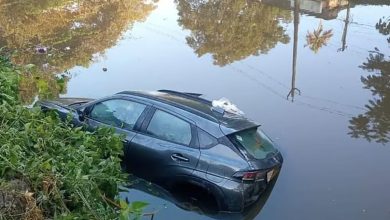 Photo of വെെക്കത്ത് കാര് തോട്ടിലേക്ക് മറിഞ്ഞ് യുവ ഡോക്ടർ മരിച്ചു