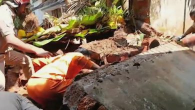 Photo of കോഴിക്കോട് കക്കോടിയിൽ മതിൽ ഇടിഞ്ഞുവീണ് അപകടം; ഇതര സംസ്ഥാന തൊഴിലാളി മരിച്ചു