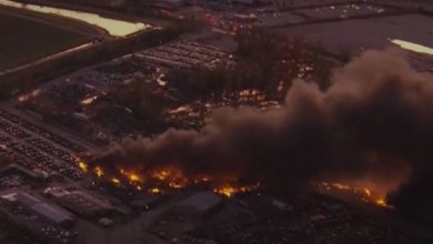 Photo of അമേരിക്കയിലെ ലൂയിവിൽ നഗരത്തിൽ ചരക്കുവിമാനം തകർന്നുവീണ് അപകടം; മൂന്ന് ജീവനക്കാർ മരിച്ചു