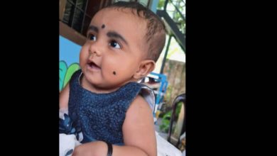 Photo of അങ്കമാലിയിൽ ആറുമാസം പ്രായമുള്ള കുഞ്ഞിനെ കഴുത്തറുത്ത് കൊലപ്പെടുത്തിയ കേസ്; കുഞ്ഞിന്‍റെ അമ്മൂമ്മയെ സംശയിച്ച് പൊലീസ്