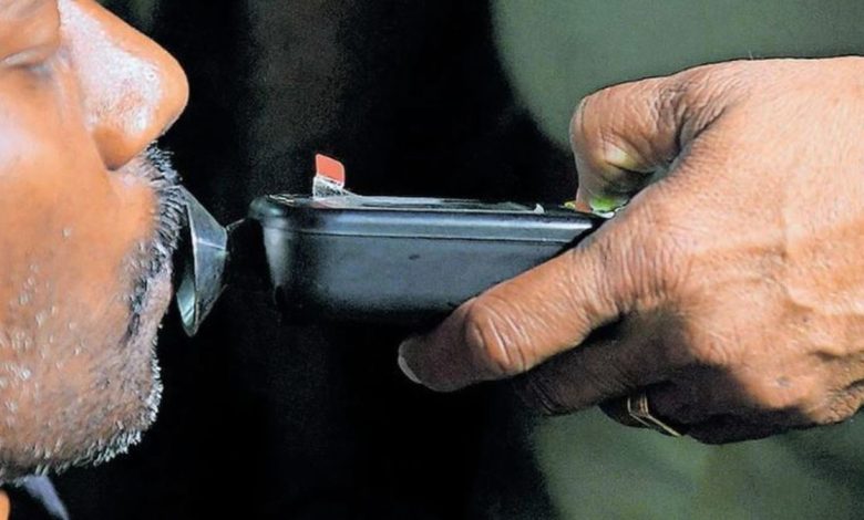 Photo of മദ്യപിച്ചാൽ യാത്ര അനുവദിക്കില്ല; കണ്ണൂർ റെയിൽവേ സ്റ്റേഷനിൽ ബ്രെത്ത് അനലൈസർ ഉപയോ​ഗിച്ച് പരിശോധന