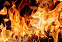 Photo of കാമുകിയെ കൊല്ലാൻ വീട്ടിൽ അതിക്രമിച്ച് കയറി, തുടർന്ന് അറസ്റ്റ്; പൊലീസ് സ്റ്റേഷനുള്ളിൽ യുവാവ് തീകൊളുത്തി മരിച്ചു