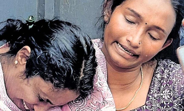 Photo of ട്രെയിനിൽ പെൺകുട്ടിയെ ചവിട്ടി പുറത്തിട്ട സംഭവം: പ്രതിയുടെ നുണകൾ പോലീസിനെ ചുറ്റിച്ചത് ഒന്നര മണിക്കൂർ; ദൃശ്യങ്ങൾ കണ്ടതോടെ കുറ്റം സമ്മതിച്ചു